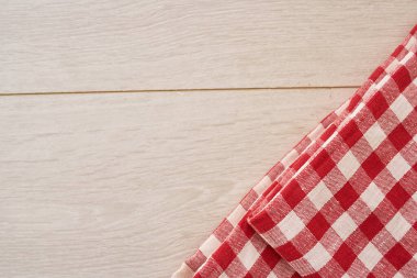 Ahşap desenli ekose masa örtüsü mutfak tekstil tasarımı