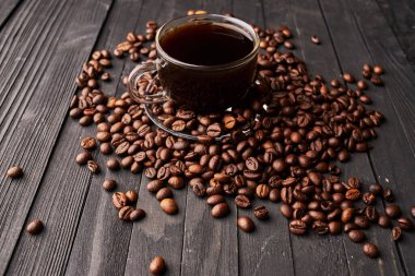 Kahve çekirdekleri gurme latte resimleri yakın çekim yiyecekler.