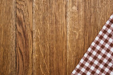 Ahşap masa örtüsü, ekose masa örtüsü, mutfak manzarası.