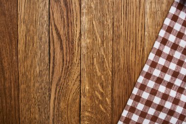 Ahşap masa örtüsü, ekose masa örtüsü, mutfak manzarası.