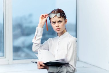 İş kadını ofis iş yaşam tarzını belgeledi