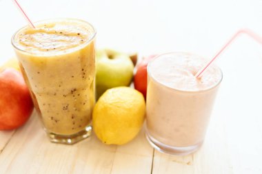 Meyve püresi taze çöl meyveli milkshake üst görünümü