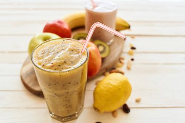 Meyve püresi taze çöl meyveli milkshake üst görünümü