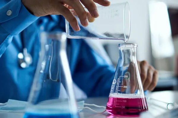 Laboratory research chemical solution biotechnology analyzes experiment — Stock Photo, Image