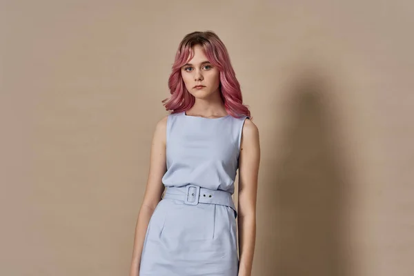 아름다운 여성 분홍 머리 장식 여름 스타일 — 스톡 사진