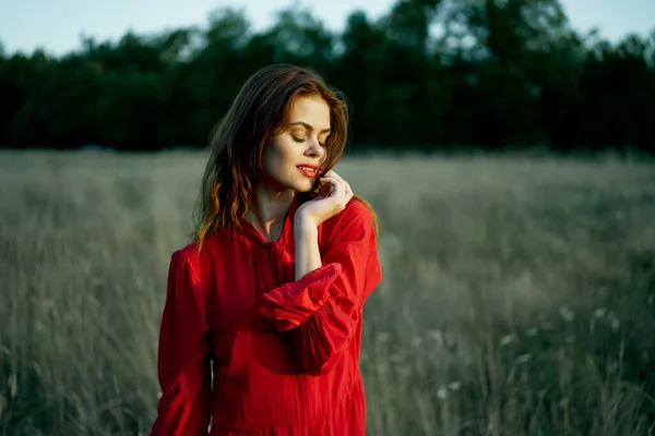 Cute red-haired woman in red dress in field nature summer — Stock Photo, Image