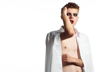 Erkek makyajı çapraz giyinen Lgbt topluluğu poz veriyor.