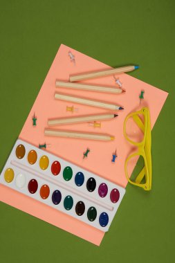 Hobi sanat tasarımı için suluboya kalemler