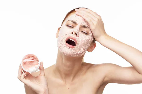 Wanita emosional wajah krim masker bahu telanjang kesehatan — Stok Foto