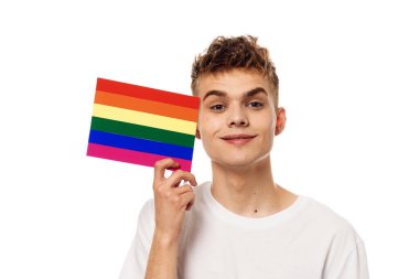 lgbt bayrak transseksüel toplum ayrımcılığına sahip bir adam