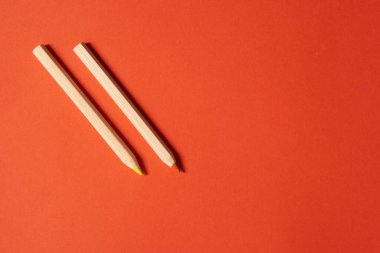 ressam için resim çizme okulu öğrenme sanatının kırmızı arka planı