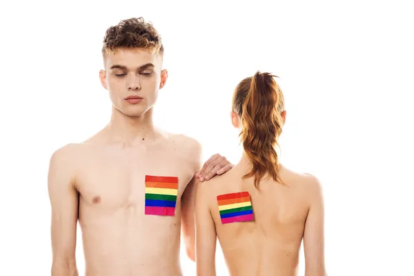 Jovem casal lgbt Bandeira transexual estilo de vida luz fundo — Fotografia de Stock