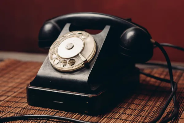 Comunicação telefone antigo tecnologia estilo retro clássico — Fotografia de Stock