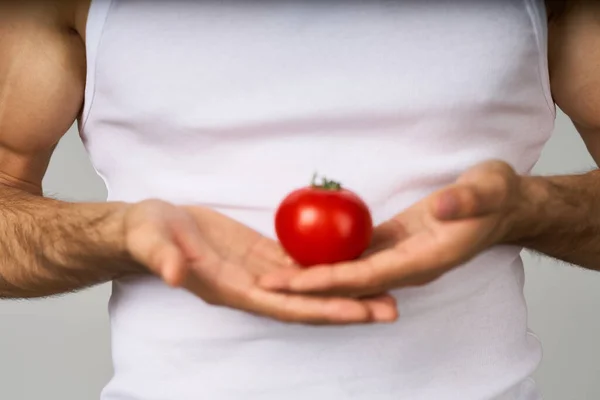 Barbudo hombre verduras alimentación dieta fuerza estudio estilo de vida —  Fotos de Stock