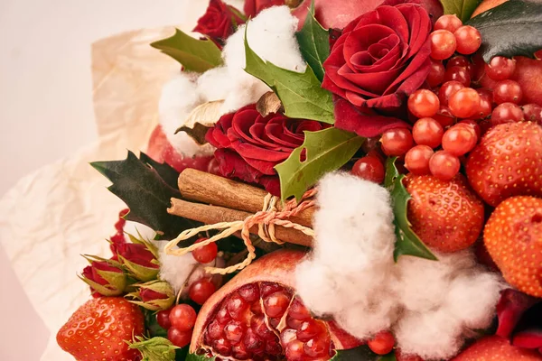 Bukiet z owocami witaminy dekoracja prezent romans — Zdjęcie stockowe