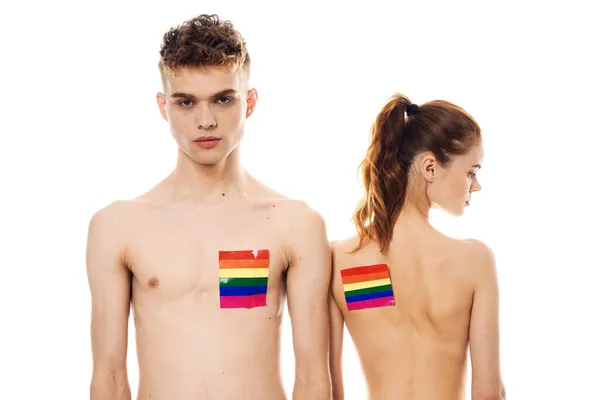 Jovem casal lgbt Bandeira transexual estilo de vida luz fundo — Fotografia de Stock