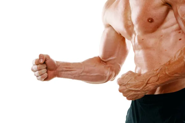 Hombre con un cuerpo bombeado musculación primer plano entrenamiento culturistas — Foto de Stock