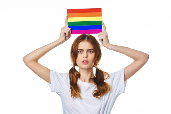 Mujer vistiendo camiseta blanca lgbt bandera inventor comunidad —  Fotos de Stock