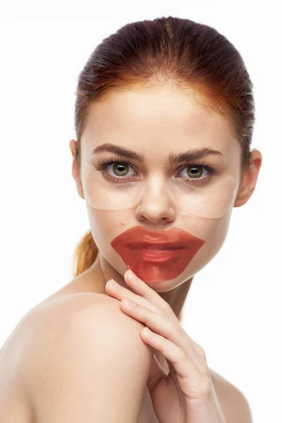 Spalle nude donna emotiva patch facciali pelle cura collagene — Foto Stock
