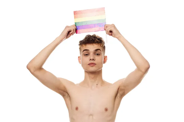 온몸 이 털 이 없는 얼굴 화장을 한 남자 동성애적 배경 — 스톡 사진