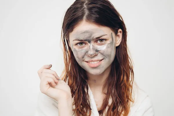 Kvinna med ansiktsmask hudvård spa behandlingar — Stockfoto