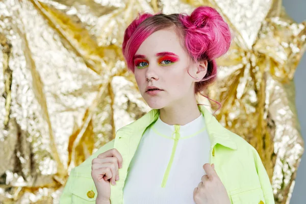 Hipster nő rózsaszín haj kreatív életmód szórakoztató design — Stock Fotó