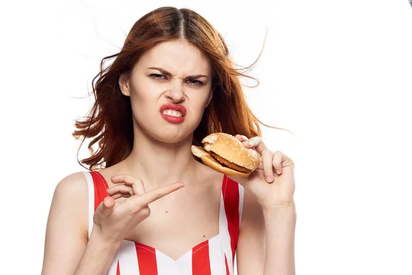 Mujer con comida rápida dieta bocadillo luz fondo —  Fotos de Stock