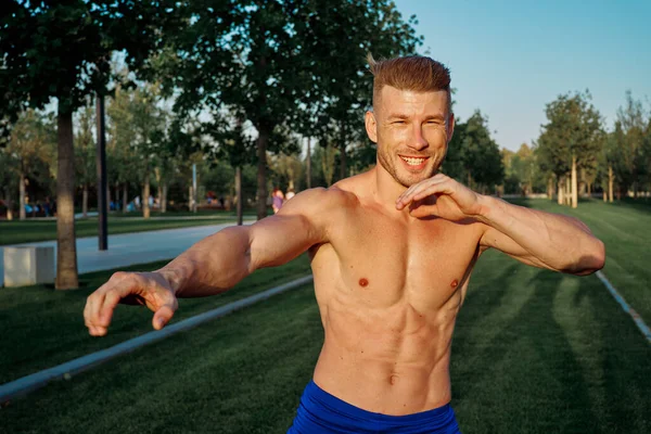 Sports car pumped up cardio workout in the park — Stock Photo, Image