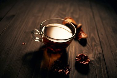 Taze demlenmiş çay, sıcak içecek, sabah kahvaltısı, doğal ürün.