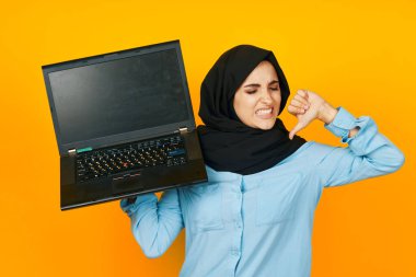 Müslüman dizüstü bilgisayar teknolojisi İnternet stüdyo yaşam tarzı