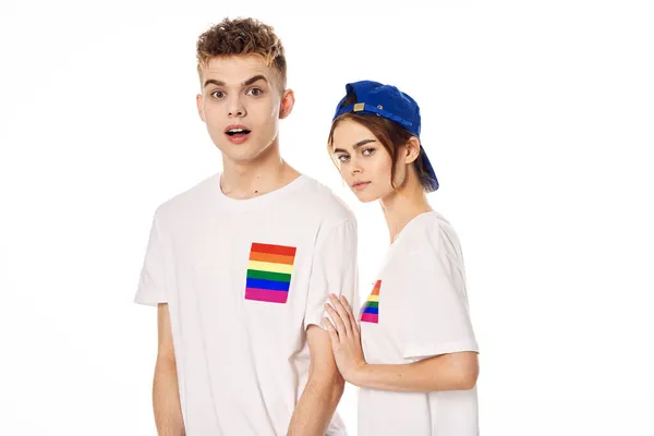 Молода пара lgbt Прапор трансгендерного способу життя легкий фон — стокове фото
