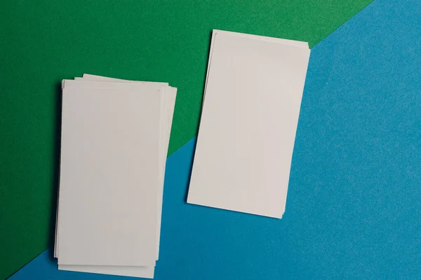 Карандаши блокноты красочные бумажные офисные бумаги дизайн — стоковое фото