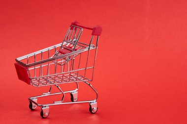 Eczane hapları satan küçük bir tramvay.