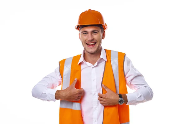 Uomo in lavorazione arancio uniforme lavori di costruzione — Foto Stock