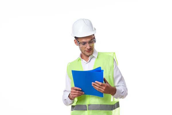 Ingeniero en uniforme de trabajo documentos de protección de la ropa construcción — Foto de Stock