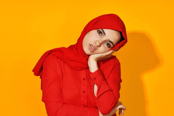 Woman in red hijab muslim clothing fashion modern style isolated background — Stock Photo, Image