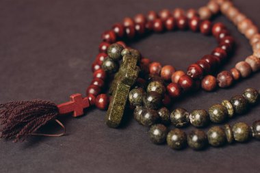 Tespih boncukları Ortodoks Hıristiyanlık inancı ve İncil 'i birbirine bağlar.