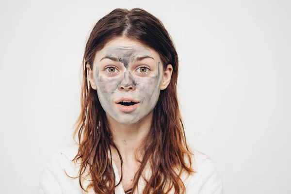 Руда жінка маска для обличчя догляд за шкірою омолодження — стокове фото