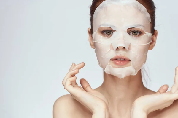 Wanita dalam masker kosmetik perawatan kulit peremajaan — Stok Foto