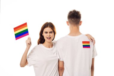 Beyaz tişörtlü çift lgbt bayrağı cinsiyet değiştiren cinsel azınlıklar