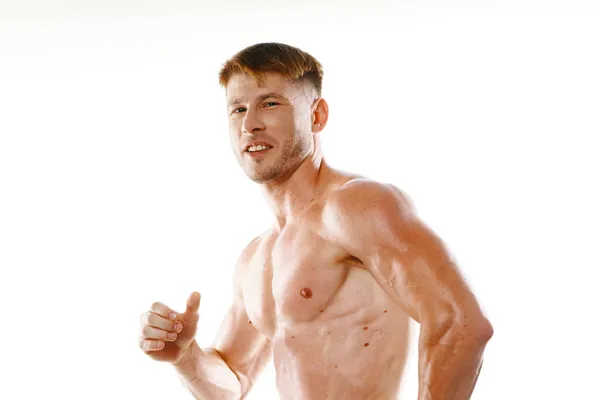 Homem com um corpo bombeado músculo closeup fisiculturistas treino — Fotografia de Stock