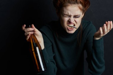 Fingal sermayesi olan bir kadın sigara depresyonu geçiriyor.