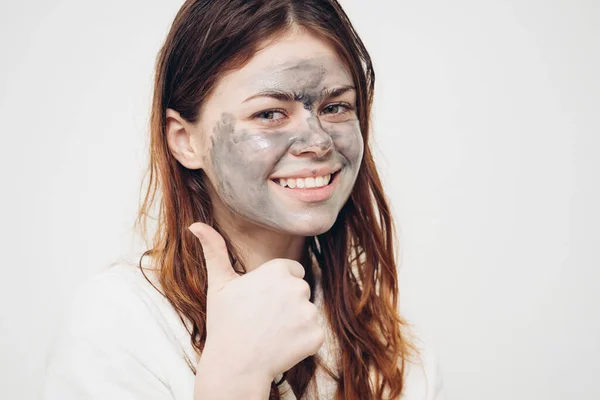 Жінка з маскою для обличчя догляд за шкірою спа-процедури — стокове фото