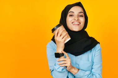 Arap kadın elektronik saat eğlence teknolojisi stüdyo yaşam tarzı