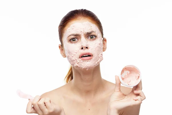 Mujer con máscara facial hombros desnudos piel clara rejuvenecimiento belleza —  Fotos de Stock