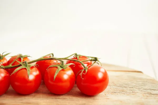 Ingredientes cocina cocina ensalada tomates rojos vista desde arriba —  Fotos de Stock