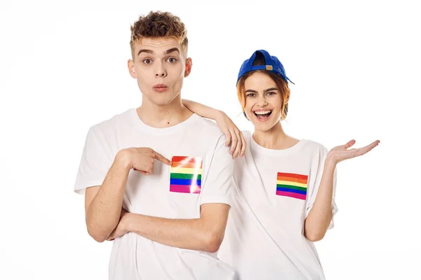 Jong paar lgbt vlag transgender lifestyle licht achtergrond — Stockfoto