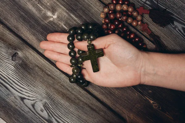 ビーズの明確な宗教的カトリックと正十字 — ストック写真