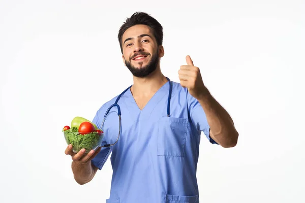 Doktor diyetisyen sebzeler sağlıklı gıda kalorileri izole edilmiş arka plan — Stok fotoğraf