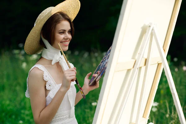 Woman in white dress artist easel painting nature landscape — Stock Photo, Image